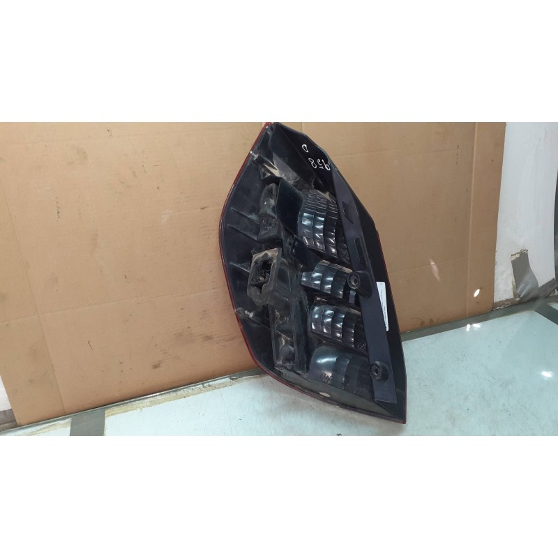 Recambio de piloto trasero derecho para renault scenic ii grand confort authentique referencia OEM IAM 8200127702 15911600 