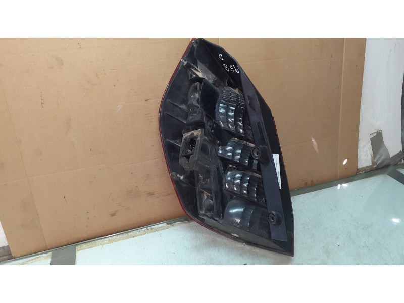 Recambio de piloto trasero derecho para renault scenic ii grand confort authentique referencia OEM IAM 8200127702 15911600 
