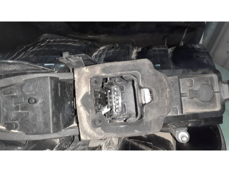 Recambio de piloto trasero derecho para renault scenic ii grand confort authentique referencia OEM IAM 8200127702 15911600 