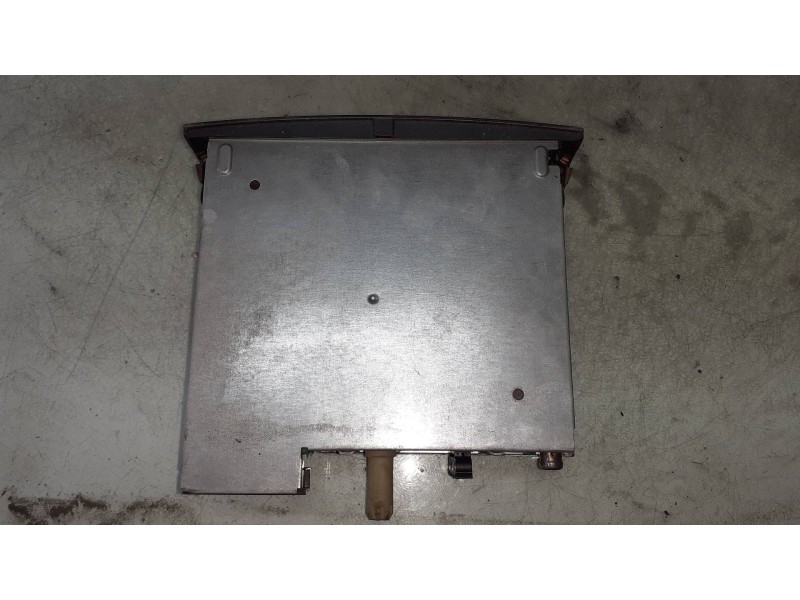 Recambio de sistema audio / radio cd para renault scenic ii grand confort authentique referencia OEM IAM 8200300859  