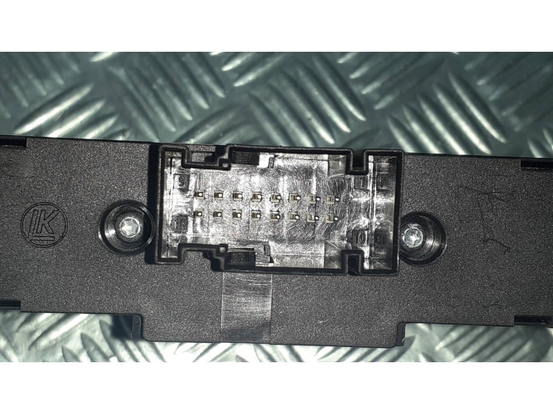 Recambio de warning para opel astra h berlina cosmo referencia OEM IAM 13100105 03758075 CONECTOR 16 PINES