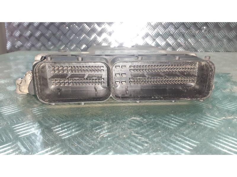 Recambio de centralita motor uce para opel astra h ber. cosmo referencia OEM IAM 55556829 0281011943 BOSCH