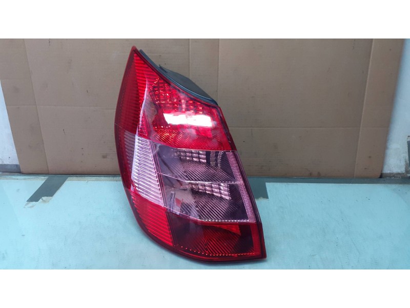 Recambio de piloto trasero izquierdo para renault scenic ii grand confort authentique referencia OEM IAM 085511937L 085511937 