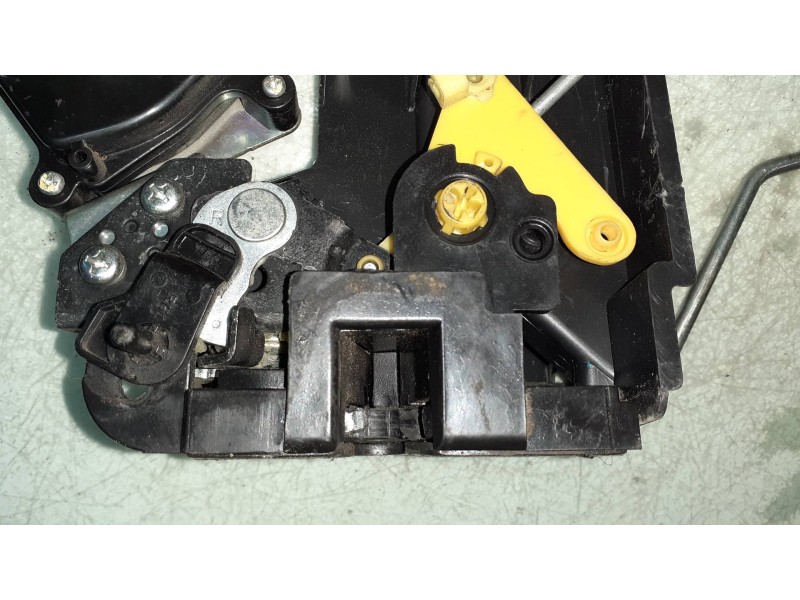 Recambio de cerradura puerta trasera derecha para kia rio 1.5 crdi ex1 referencia OEM IAM 2XIRR  ELECTRICA