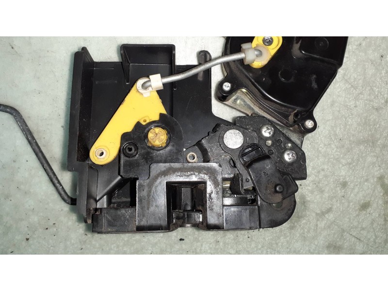 Recambio de cerradura puerta trasera izquierda para kia rio 1.5 crdi ex1 referencia OEM IAM 2XIRL  