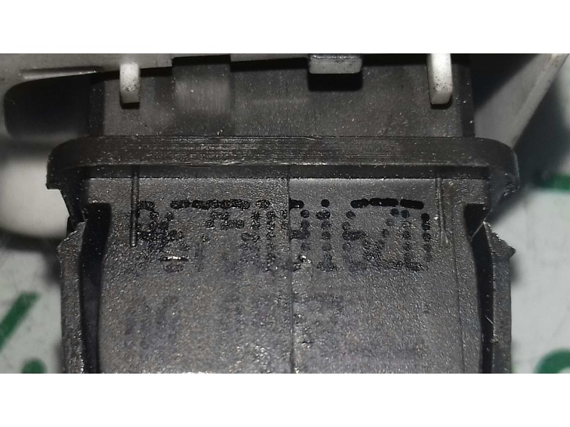 Recambio de warning para peugeot 208 referencia OEM IAM 96750916ZD  