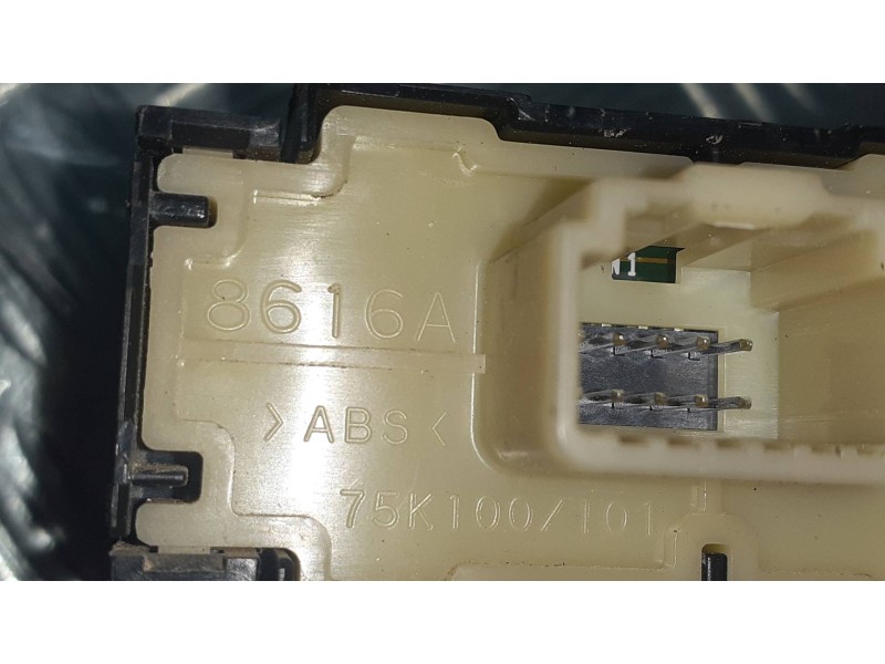 Recambio de interruptor para mitsubishi eclipse cross top 4wd referencia OEM IAM 8616A050R 8616A060L REGULACION LUCES