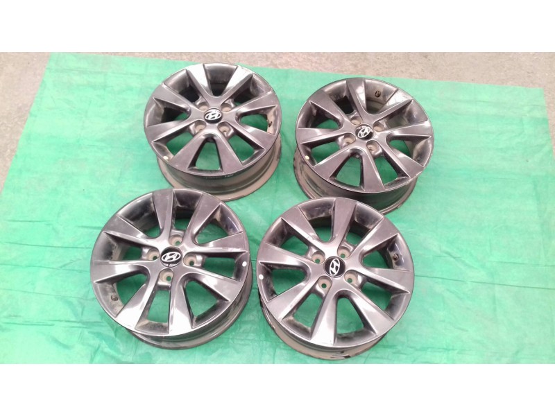 Recambio de juego llantas para hyundai i20 tecno referencia OEM IAM 529101J805 6.0JX15 ALUMINIO
