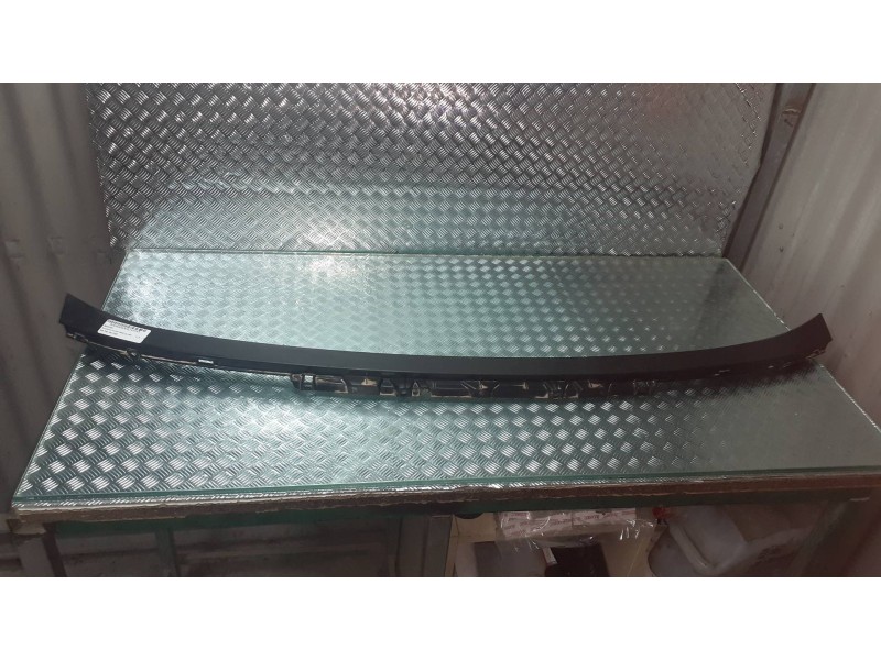 Recambio de molduras traseras para mitsubishi eclipse cross top 4wd referencia OEM IAM 5817A28  TRASERA CENTRAL