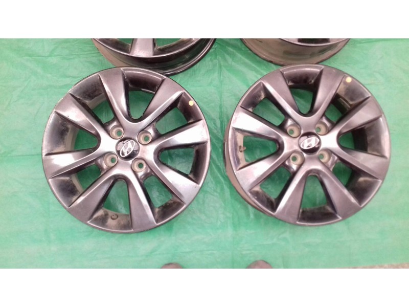 Recambio de juego llantas para hyundai i20 tecno referencia OEM IAM 529101J805 6.0JX15 ALUMINIO