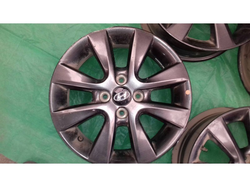 Recambio de juego llantas para hyundai i20 tecno referencia OEM IAM 529101J805 6.0JX15 ALUMINIO