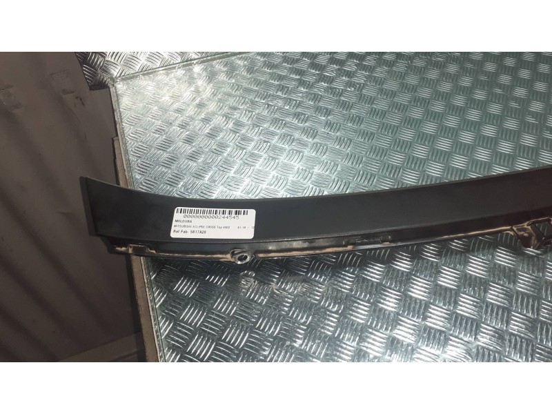 Recambio de molduras traseras para mitsubishi eclipse cross top 4wd referencia OEM IAM 5817A28  TRASERA CENTRAL