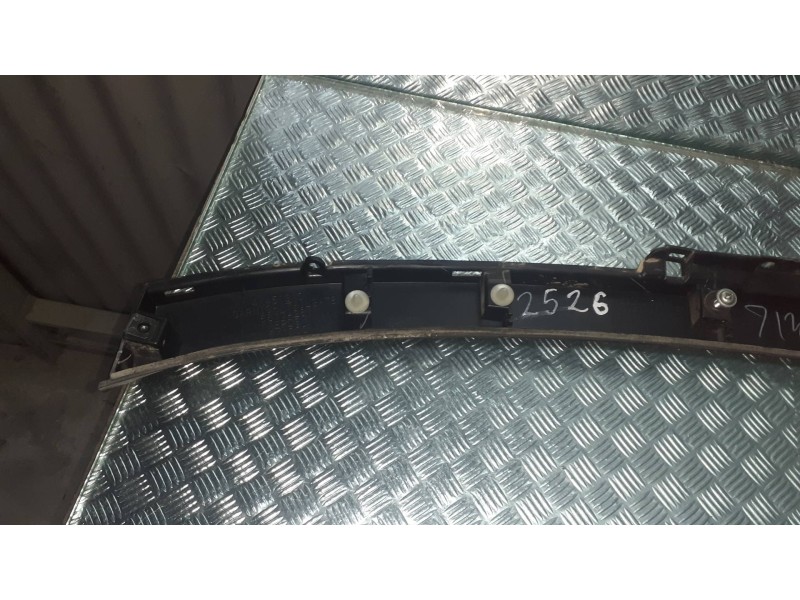 Recambio de molduras traseras para mitsubishi eclipse cross top 4wd referencia OEM IAM 5817A28  TRASERA CENTRAL