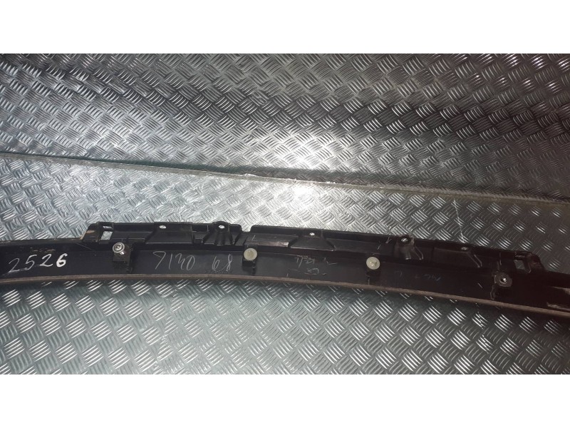 Recambio de molduras traseras para mitsubishi eclipse cross top 4wd referencia OEM IAM 5817A28  TRASERA CENTRAL