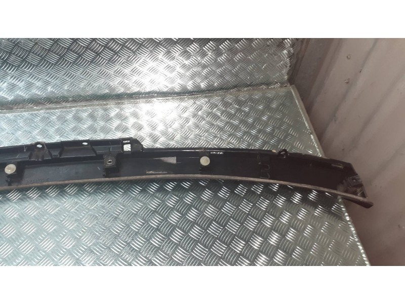 Recambio de molduras traseras para mitsubishi eclipse cross top 4wd referencia OEM IAM 5817A28  TRASERA CENTRAL