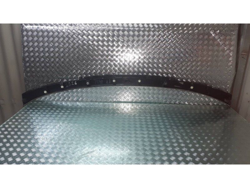 Recambio de molduras traseras para mitsubishi eclipse cross top 4wd referencia OEM IAM 5817A28  TRASERA CENTRAL