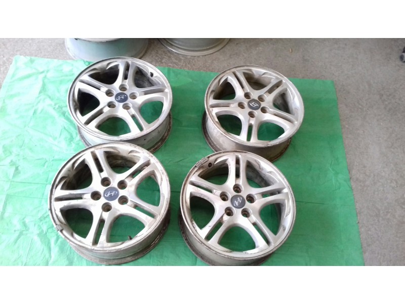 Recambio de juego llantas para hyundai coupe (gk) 1.6 fx referencia OEM IAM 529102C200 7JX17-46 ALUMINIO
