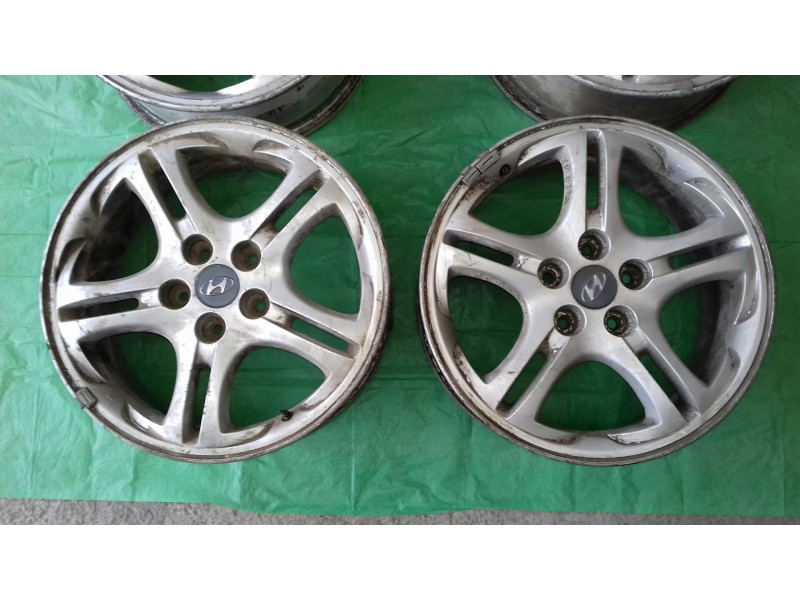 Recambio de juego llantas para hyundai coupe (gk) 1.6 fx referencia OEM IAM 529102C200 7JX17-46 ALUMINIO