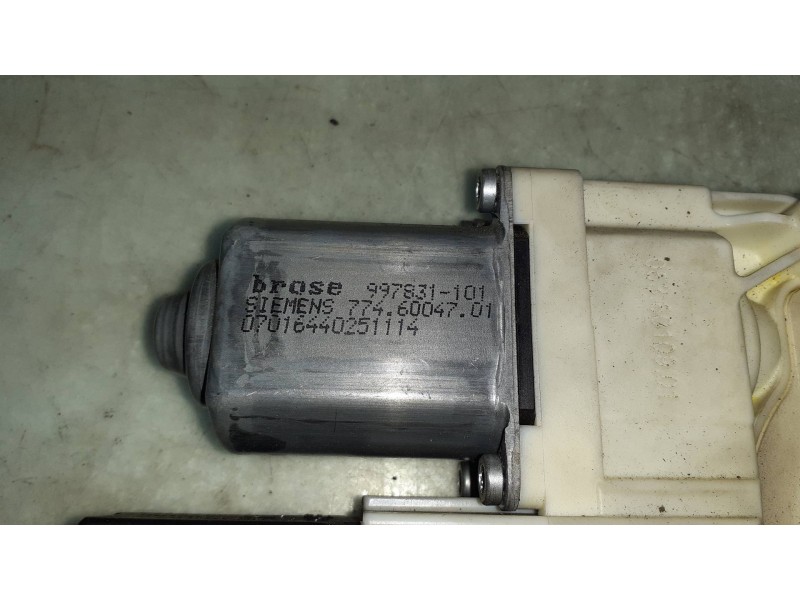 Recambio de motor elevalunas delantero derecho para peugeot 307 berlina (s2) xs referencia OEM IAM 996388103 997831101 774600470