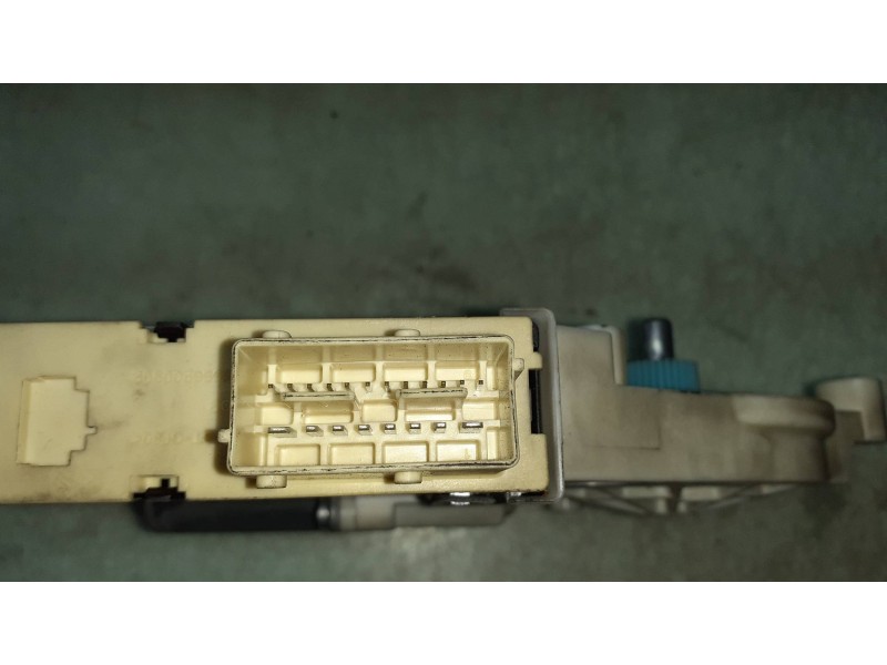 Recambio de motor elevalunas delantero derecho para peugeot 307 berlina (s2) xs referencia OEM IAM 996388103 997831101 774600470