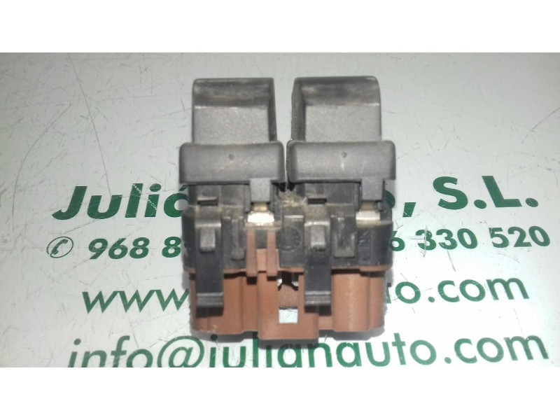 Recambio de mando elevalunas delantero izquierdo para renault scenic ii confort authentique referencia OEM IAM 315050A  MARRON