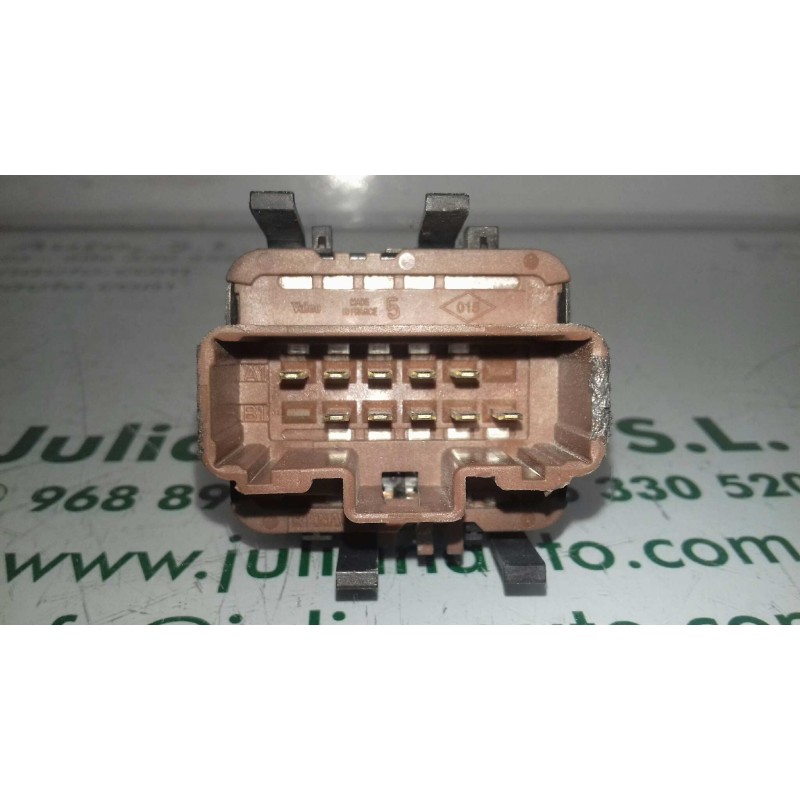 Recambio de mando elevalunas delantero izquierdo para renault scenic ii confort authentique referencia OEM IAM 315050A  MARRON