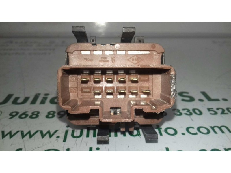 Recambio de mando elevalunas delantero izquierdo para renault scenic ii confort authentique referencia OEM IAM 315050A  MARRON