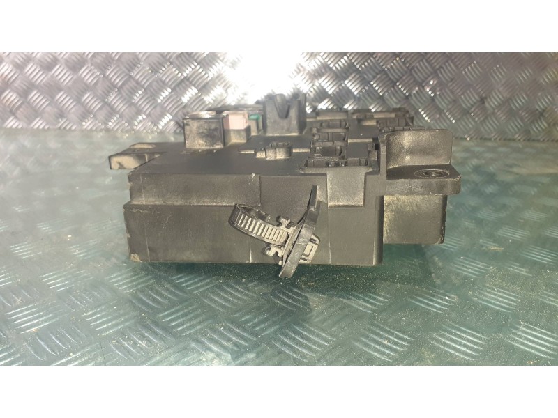 Recambio de caja reles / fusibles para mitsubishi eclipse cross top 4wd referencia OEM IAM 8637B473 10R057749 CONTINENTAL