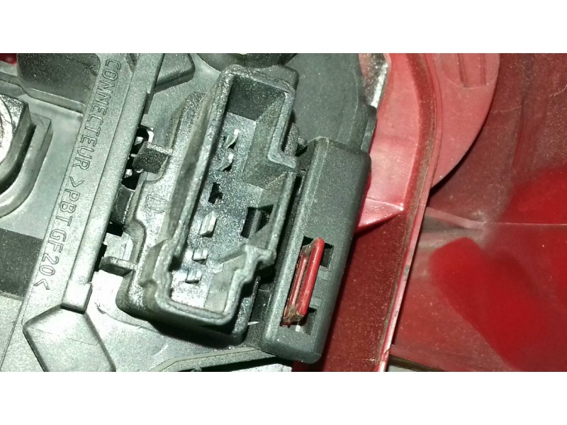 Recambio de piloto trasero izquierdo para peugeot 206 berlina look referencia OEM IAM   5 PINES