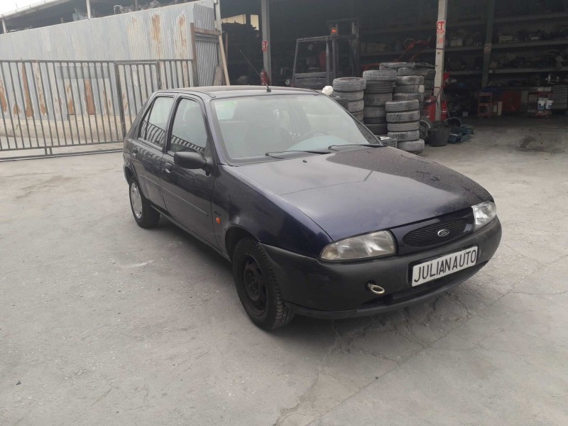 ford fiesta berlina del año 1996