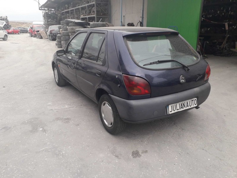 ford fiesta berlina del año 1996