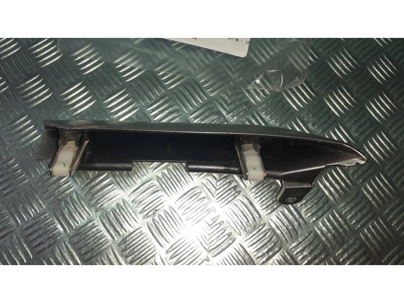 Recambio de moldura para mitsubishi eclipse cross top 4wd referencia OEM IAM 8055A077ZZ  