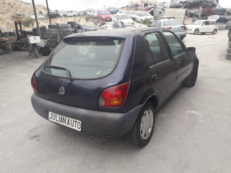 ford fiesta berlina del año 1996
