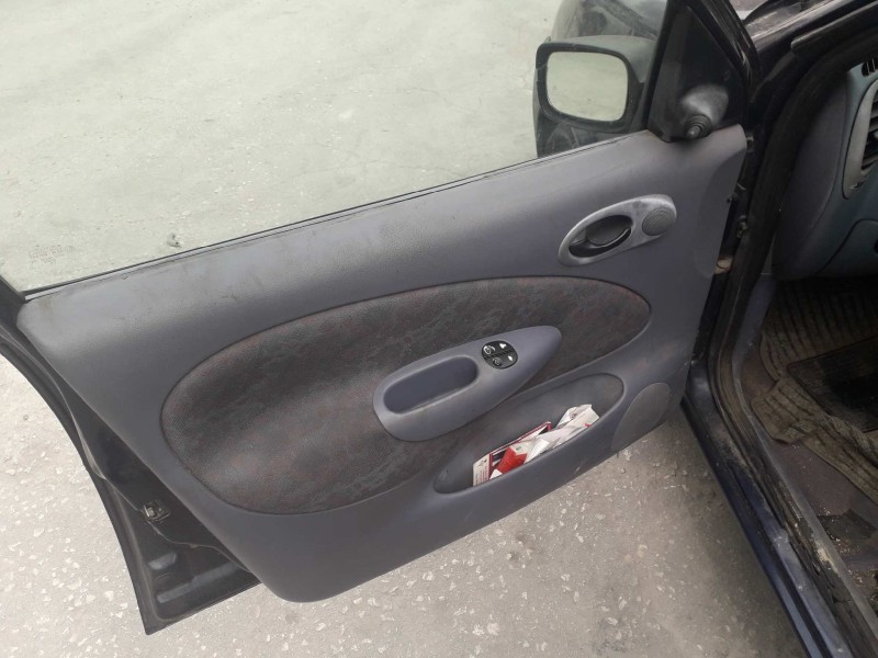 ford fiesta berlina del año 1996