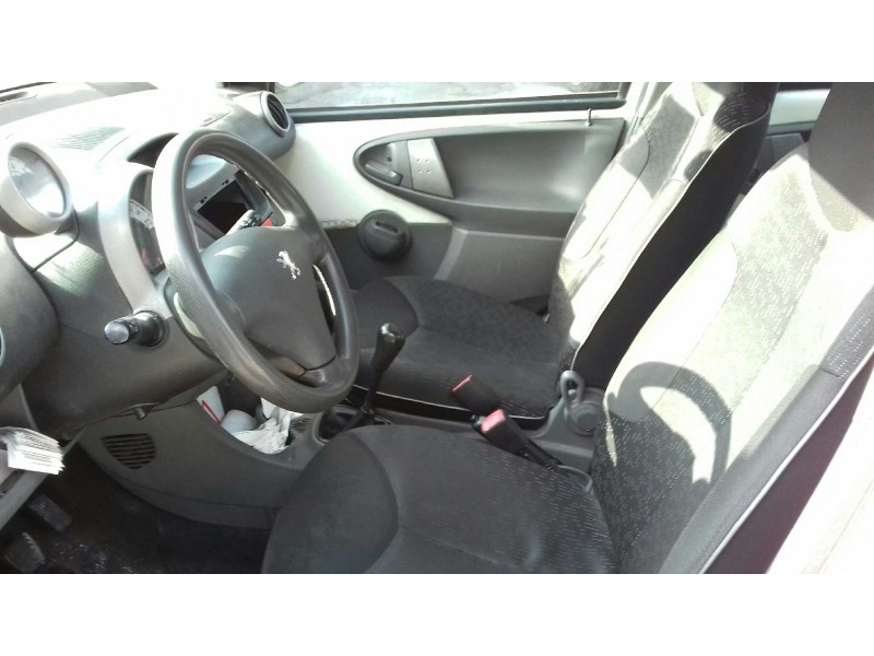 peugeot 107 del año 2010