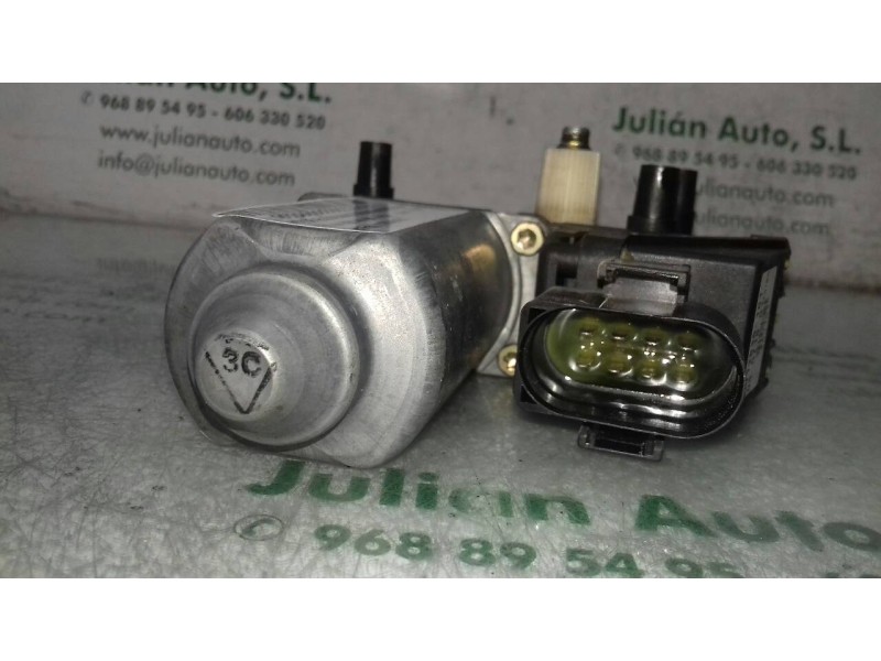 Recambio de motor elevalunas delantero derecho para audi a4 berlina (b5) 1.9 tdi referencia OEM IAM 113846101  