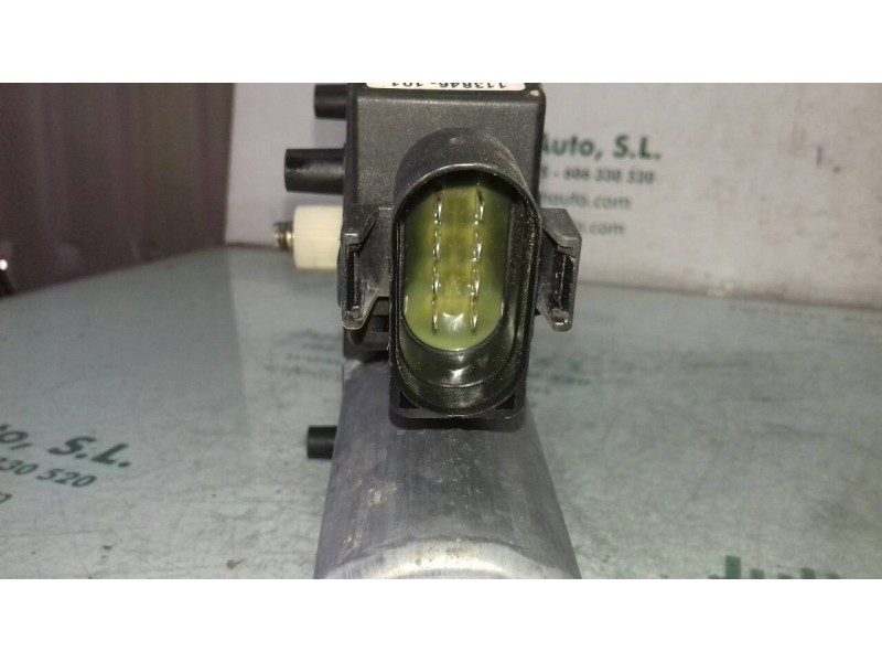 Recambio de motor elevalunas delantero derecho para audi a4 berlina (b5) 1.9 tdi referencia OEM IAM 113846101  