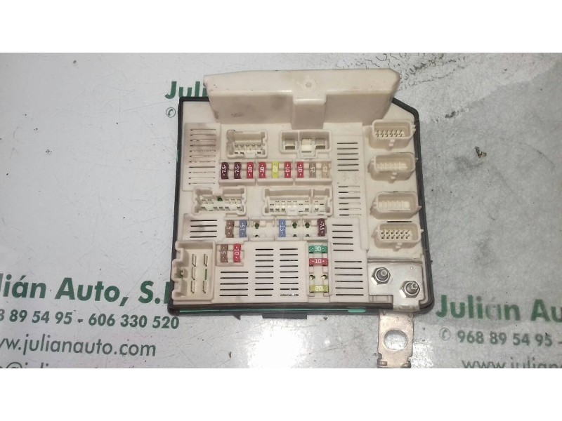 Recambio de caja reles / fusibles para renault megane ii berlina 5p confort authentique referencia OEM IAM 519158075  