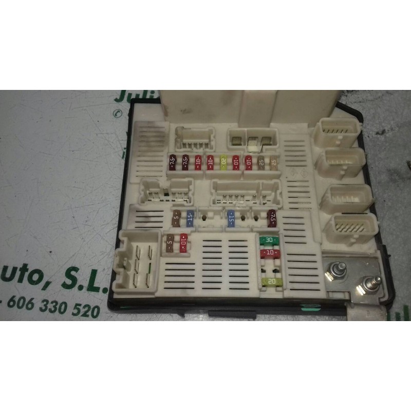 Recambio de caja reles / fusibles para renault megane ii berlina 5p confort authentique referencia OEM IAM 519158075  