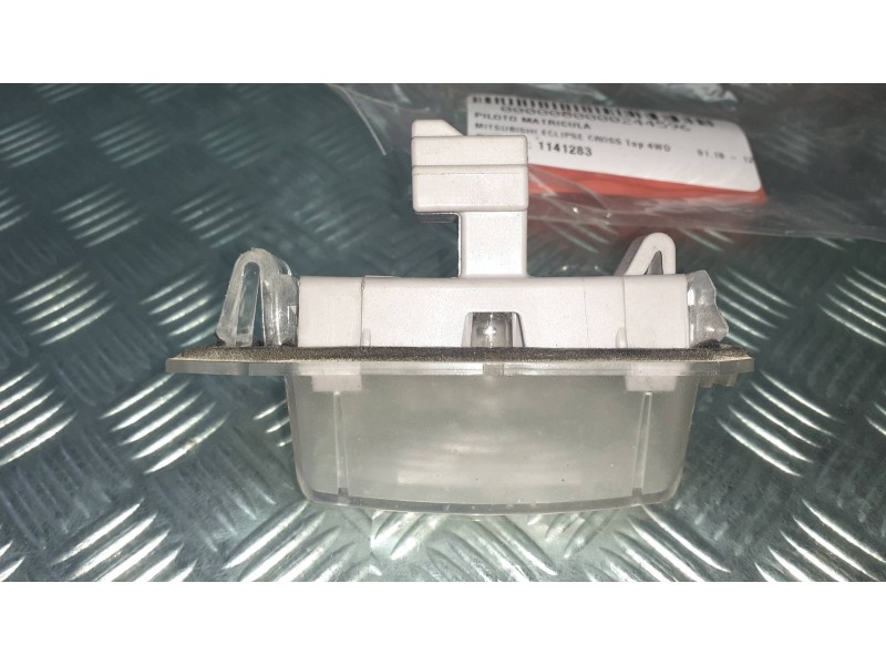 Recambio de piloto matricula para mitsubishi eclipse cross top 4wd referencia OEM IAM 1141283  CONECTOR 2 PINES