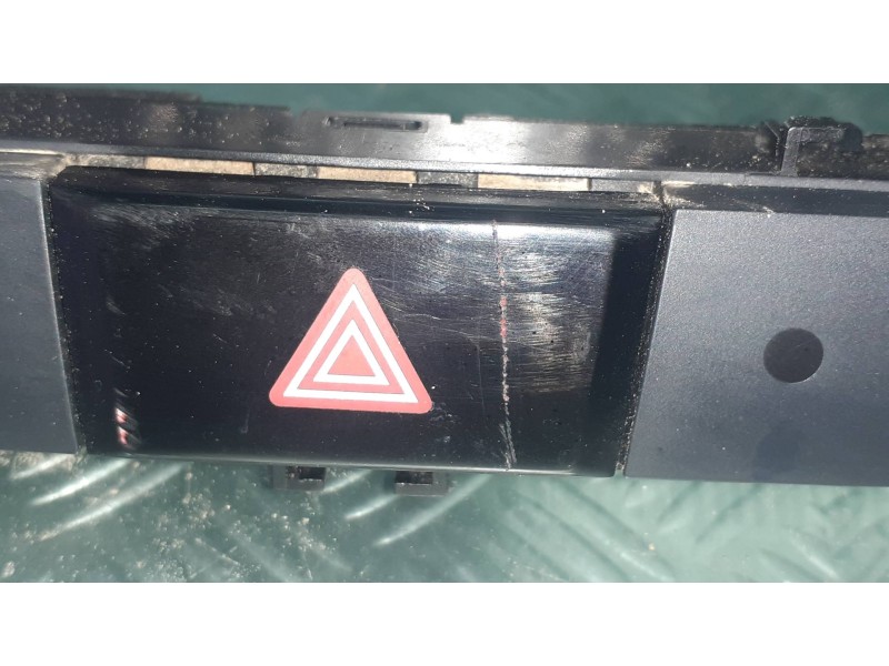 Recambio de warning para mitsubishi eclipse cross top 4wd referencia OEM IAM 8002C230  CONECTOR 14 PINES