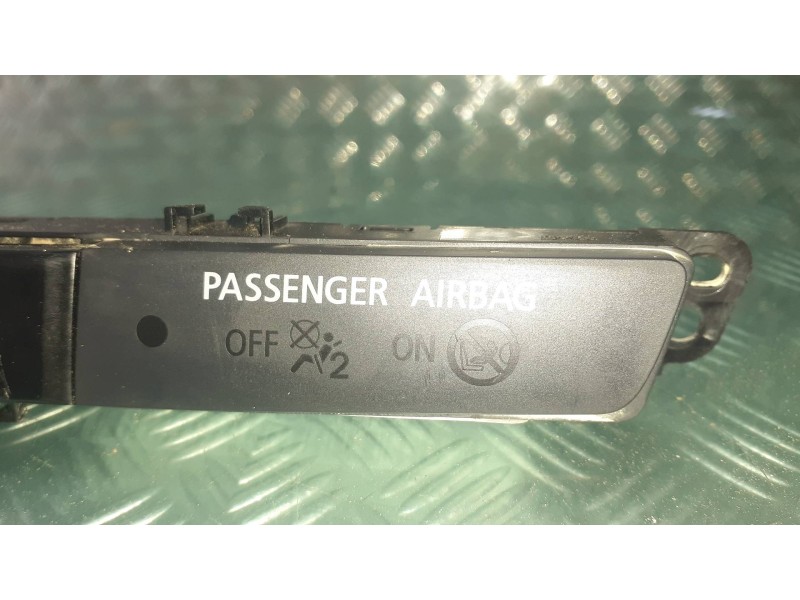 Recambio de warning para mitsubishi eclipse cross top 4wd referencia OEM IAM 8002C230  CONECTOR 14 PINES