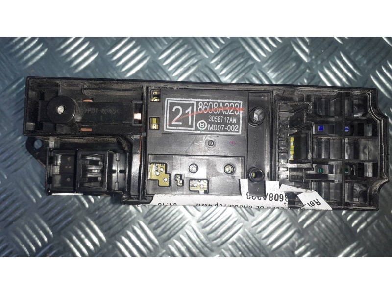 Recambio de mando elevalunas delantero izquierdo para mitsubishi eclipse cross top 4wd referencia OEM IAM 8608A323 3058T17AN M00