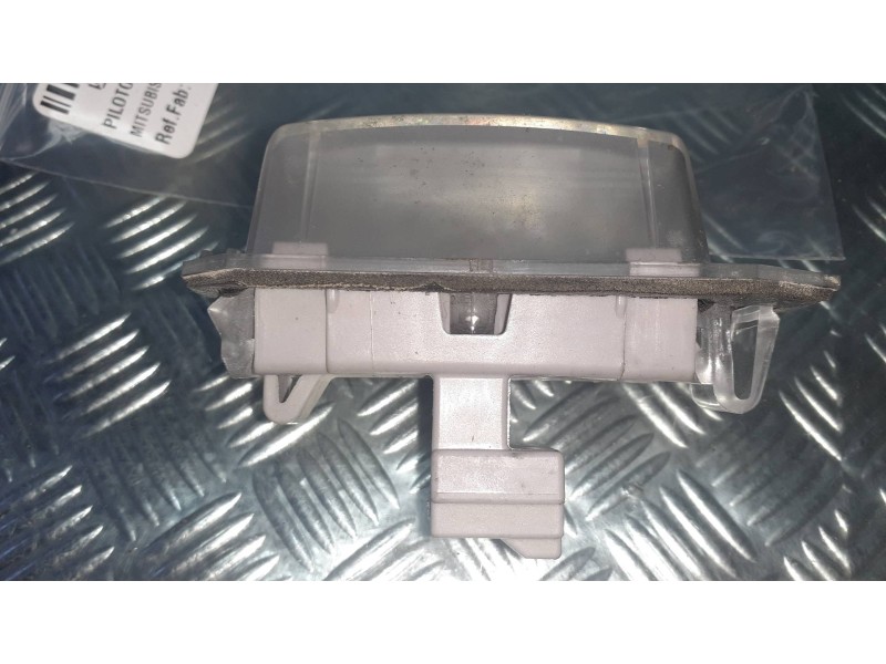 Recambio de piloto matricula para mitsubishi eclipse cross top 4wd referencia OEM IAM 1141283  A046017