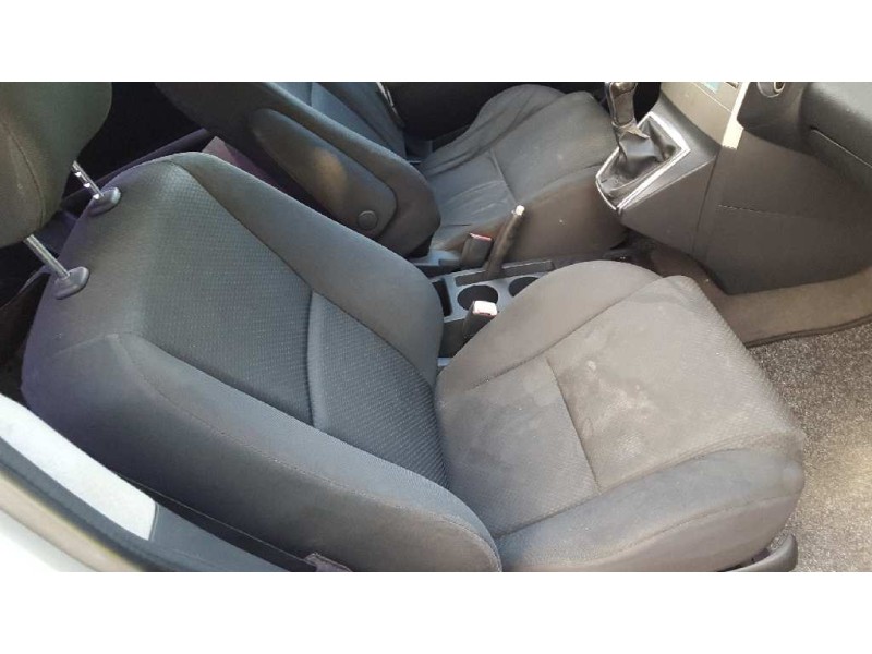 toyota corolla verso (r1) del año 2004