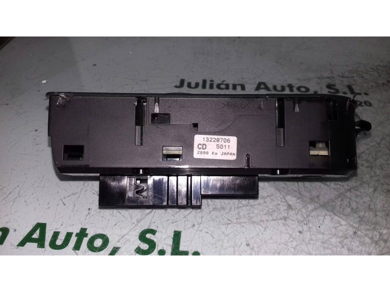 Recambio de mando elevalunas delantero izquierdo para opel astra h ber. cosmo referencia OEM IAM 13228706  