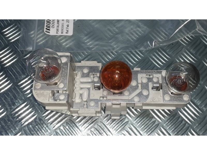 Recambio de portalamparas para mercedes-benz clase b (w245) 180 cdi (245.207) referencia OEM IAM 27527002  DERECHO