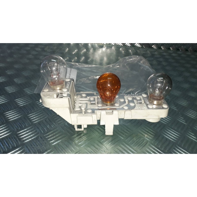Recambio de portalamparas para mercedes-benz clase b (w245) 180 cdi (245.207) referencia OEM IAM 27527002  DERECHO