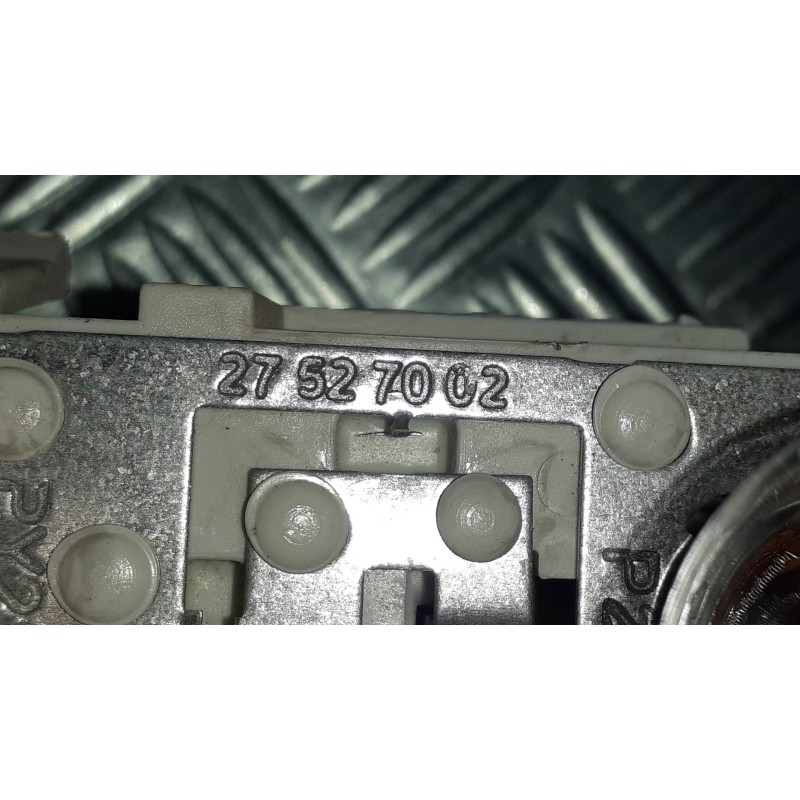 Recambio de portalamparas para mercedes-benz clase b (w245) 180 cdi (245.207) referencia OEM IAM 27527002  DERECHO