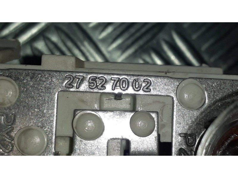 Recambio de portalamparas para mercedes-benz clase b (w245) 180 cdi (245.207) referencia OEM IAM 27527002  DERECHO